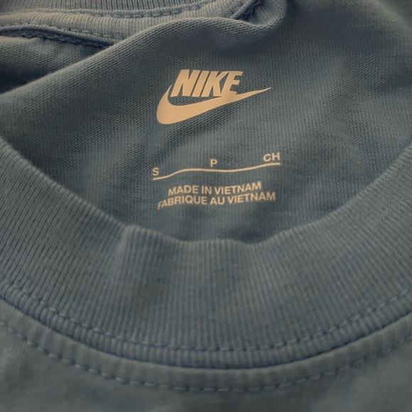 Nike tee - Picture 2 of 4